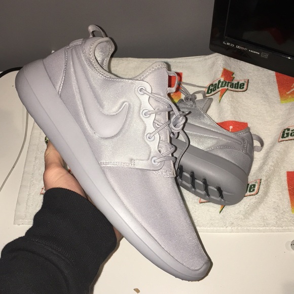 nike roshe two wolf grey